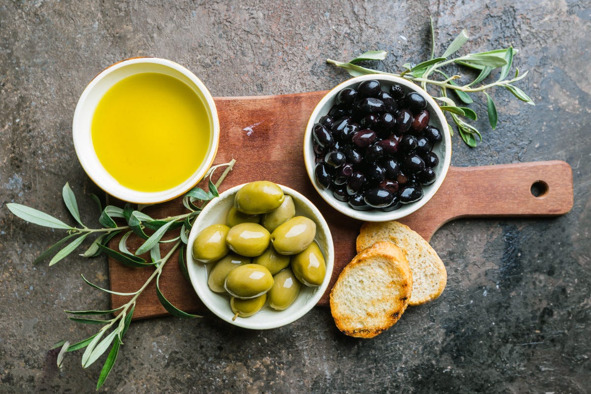 OLIVE OIL INTAKE LINKED TO DECREASED CANCER, CARDIOVASCULAR DISEASES, AND OVERALL MORTALITY